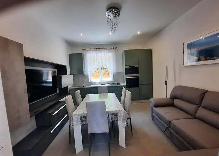 Rosa Nel Cuore Di 阿祖罗港